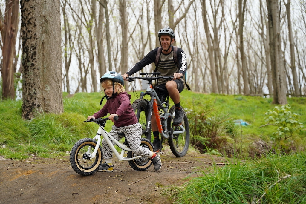 What to look for when choosing an off-road balance bike + myth-busting balance bike weight.